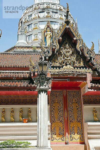 Details an Tür und Dachgiebel  Wat Bang Riang  buddhistischer Tempel  Thap Put  Amphoe hap Put  Provinz Phang Nga  Thailand  Südostasien  Asien
