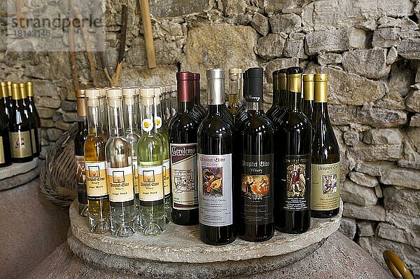 Weinverkauf in Omodos  Troodos Gebirge  Süd Zypern  Süd Zypern