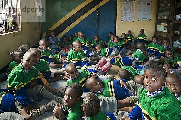Tansanische Kinder  Waisenhaus  Arusha  Tansania  3 bis 6 Jahre  Afrika