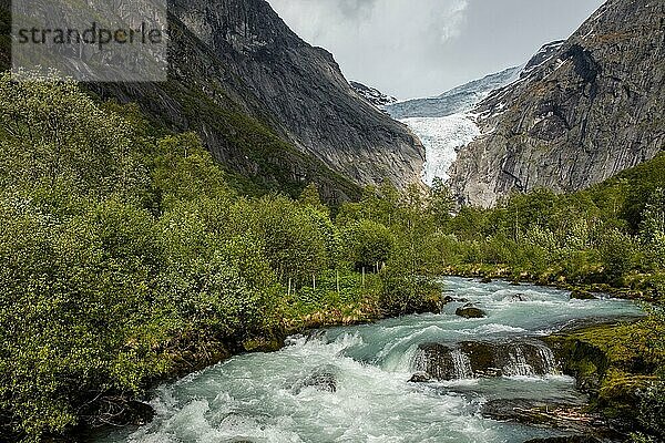 Gletschertal  Briksdalsbreen  Sogn og Fjordane  Norwegen  Europa