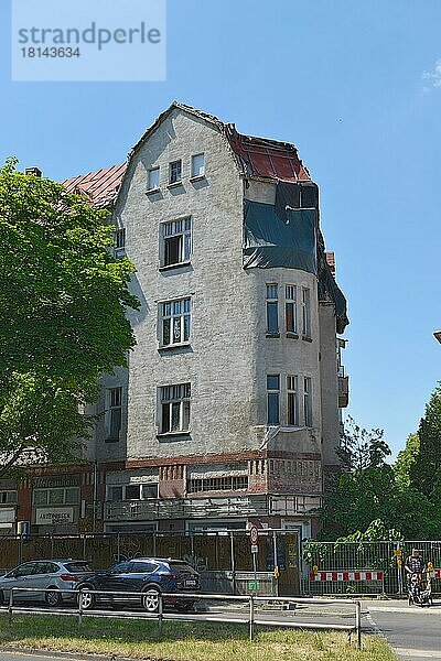 Leerstand Hausruine  Hindenburgdamm  Gardeschuetzenweg  Lichterfelde  Berlin  Deutschland  Europa