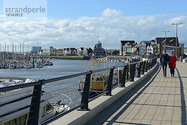 Strandpromenade und Yachthafen von Littlehampton  West Sussex  England  Großbritannien  Europa