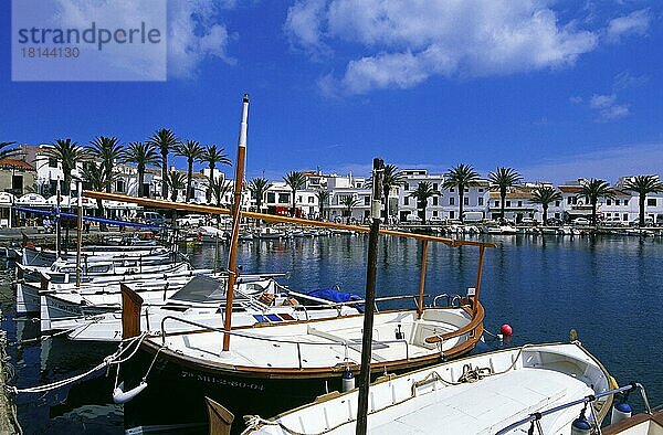 Fischerboote in Fornells  Menorca  Balearen  Spanien  Europa