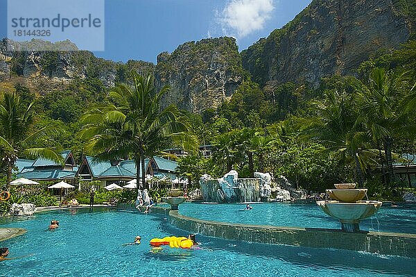 Schwimmbad des Centara Resorts  Krabi  Thailand  Asien