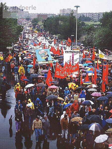 Bonn. Friedensdemo der 100. 000 zum Hofgarten am 18. 6. 1987