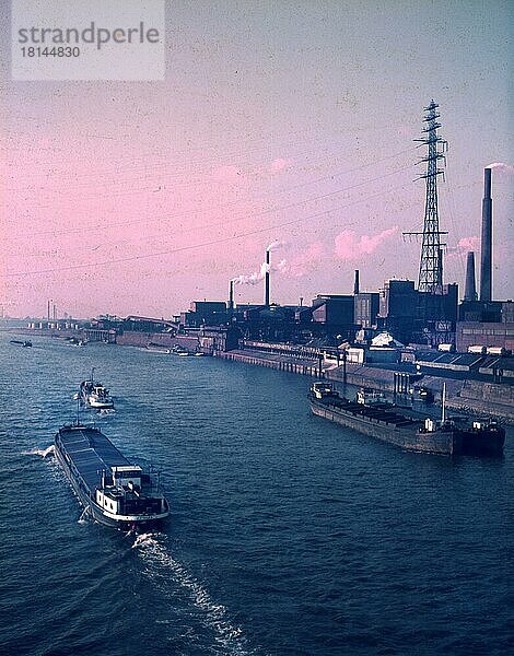 Duisburg. Hafen am Rhein ca. 1982