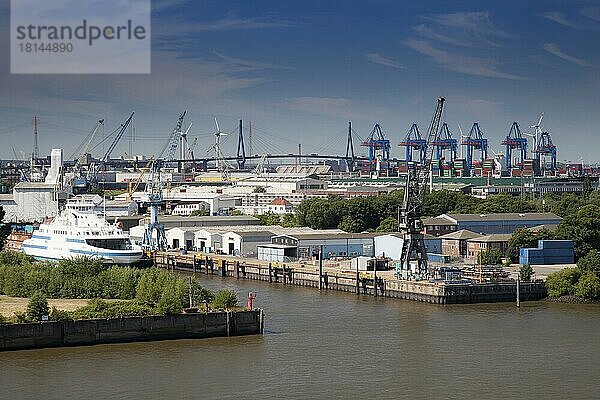 Hafen von Hamburg  mit Köhlbrandbrücke  Hamburg  Deutschland  Europa