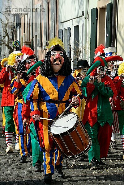 Fasnachts-Gruppe mit Trommeln und Flöten  Piccolos  Basel  Schweiz  Europa