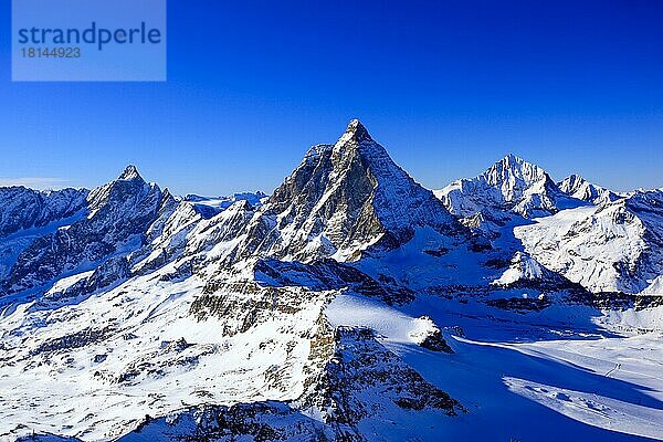 Berggipfel Dent d'Herens  4171 m  Matterhorn  4478 m  Dent Blanche  4357 m  Wallis  Schweiz  Europa