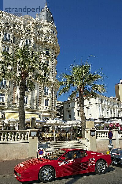 Ferrari von dem Hotel Carlton an der Croisette in Cannes  Französische Riviera  Provence-Alpes-Cote d'Azur  Frankreich  Europa