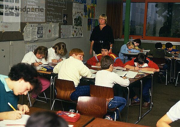 Schüler Lehrer am 23. 1. 1986  Hagen. Hauptschule