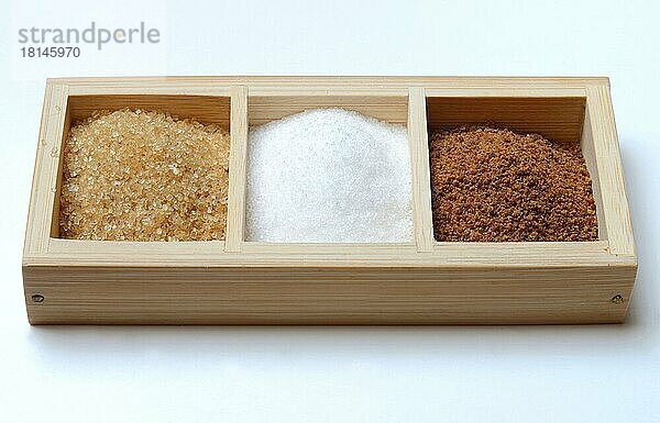 Verschiedene Sorten Zucker  Rohrzucker  Haushaltszucker  Palmzucker in Kistchen  Weißer Zucker  brauner Zucker  Kristallzucker