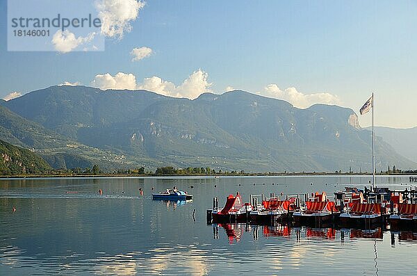 Alpensee  Kalterersee  Kaltern  Südtirol  Italien  Europa