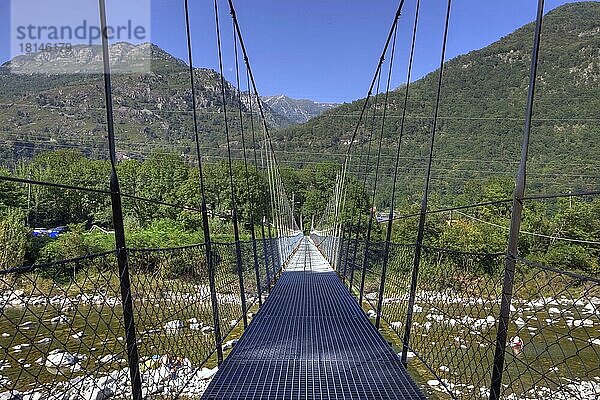 Hängebrücke  Maggia  Moghegno im Tessin  Ticino  Schweiz  Europa