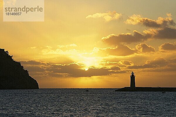 Leuchtturm im Sonnenuntergang  Port d'Andratx  Mallorca  Balearen  Spanien  Europa