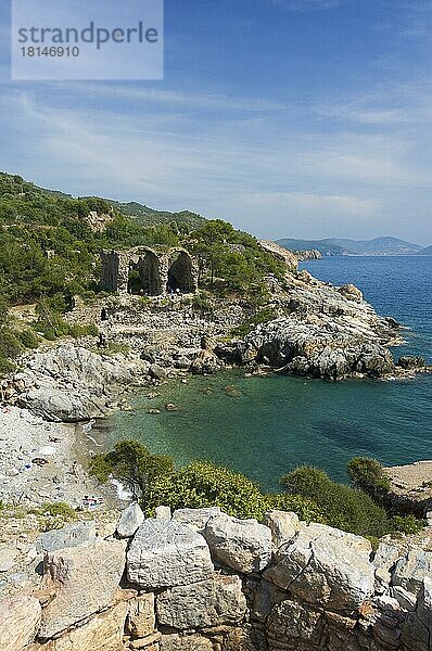 Ruinen und Strand von Iotape  Türkische Riviera  Türkei  Asien