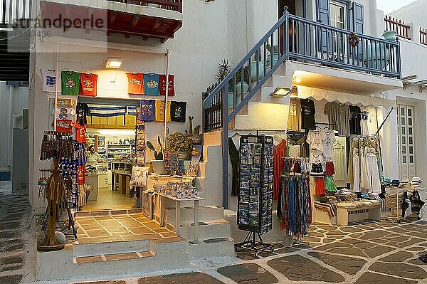 Shopping in Mykonos Stadt  Mykonos  Kykladen  Griechenland  Europa