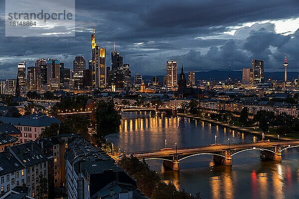 Skyline  Frankfurt  Hessen  Deutschland  Europa