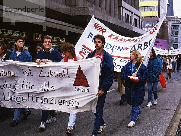 Dortmund. Der 17% -Marsch der Arbeitslosen gegen Arbeitslosigkeit und Spaltung am 23. 5. 1987-