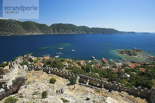 Blick von der Burg Kale  Riviera  Simena auf die Insel Kekova  Lykien  türkische Südküste  Türkei  Asien