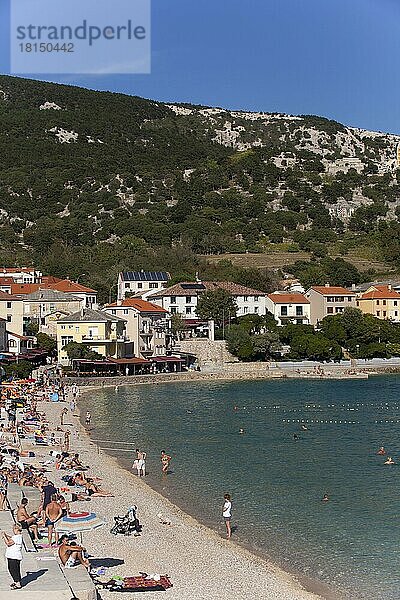 Promenade und Strand von Baska  Insel Krk  Kvarner Bucht  Adria  Kroatien  Europa