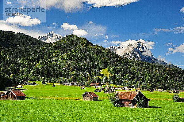 Sommer  Alpen  Heustadel  Alpspitze  Waxensteine  Bayern  Garmisch-Partenkirchen  Deutschland  Europa