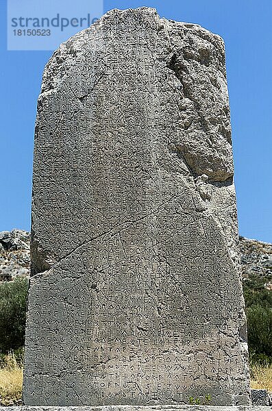 Inschriftliche Säule in Xanthos Antike Stadt  Antalya  Türkei  Asien
