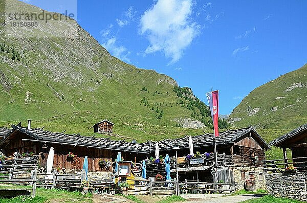 Landidylle  Sommer  Almhütte  Alm  Almdorf  Fane Alm  Pustertal  Südtirol  Italien  Europa