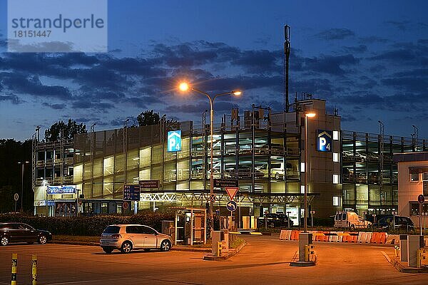 Parkhaus  Schönefeld  Brandenburg  Deutschland  Europa