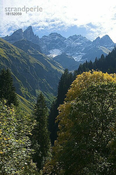 Trettachspitze  Mädelegabel und Hochfrottspitze  Blick von Einödsbach  Allgäuer Hochalpen  Oberstdorf  Allgäu  Bayern  Deutschland  Europa