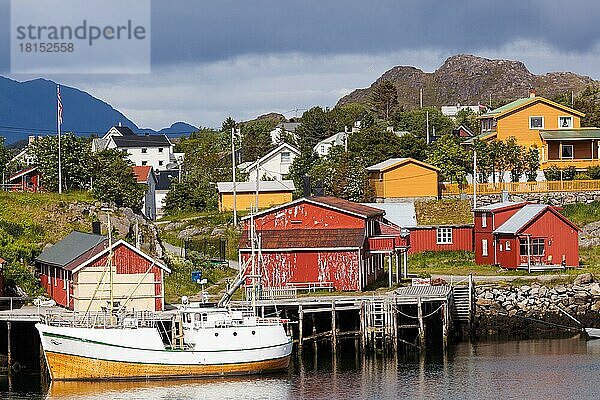 Hafen  Ballstad  Lofoten  Nordland  Norwegen  Europa