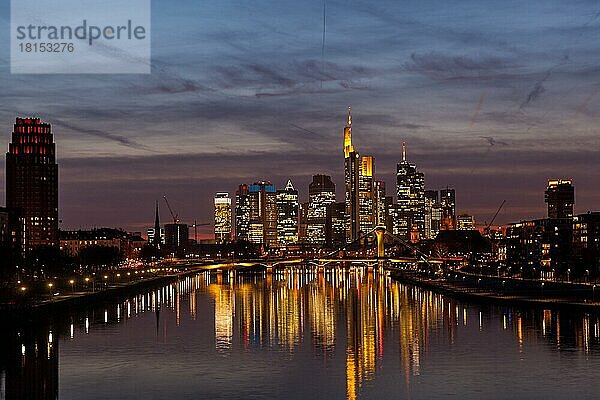 Skyline Frankfurt  Frankfurt  Hessen  Deutschland  Europa