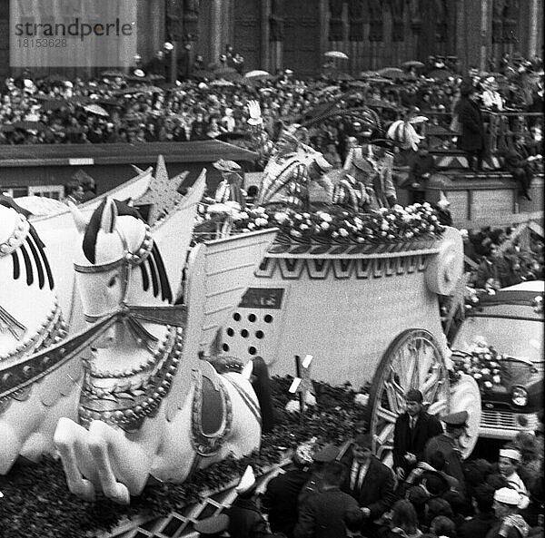 Der Karnevalsumzug in Jahre 1966 in Koeln  Deutschland  Europa