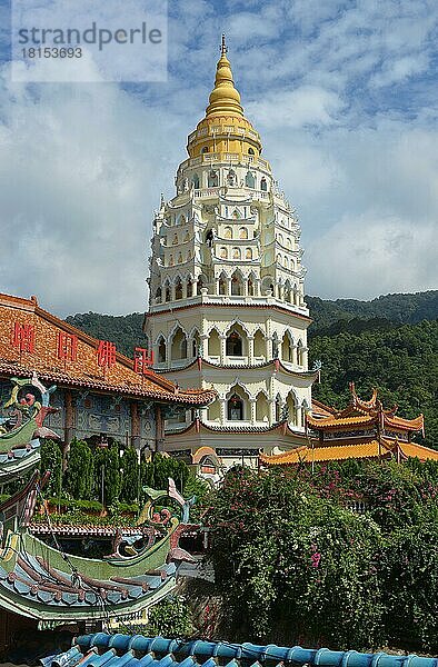 Pagode der zehntausend Buddhas  Tempelanlage Kek Lok Si  Penang  Malaysia  Asien