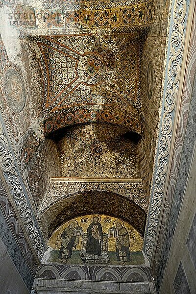 Hagia Sophia  Vorhalle  heute Hagia-Sophia-Moschee-Museum  Vorhalle mit Deckenschmuck  Istanbul  Türkei  Asien