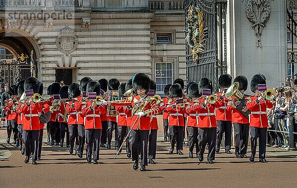 Band  Wachablösung  Buckingham Palace  London  England  Großbritannien  Europa