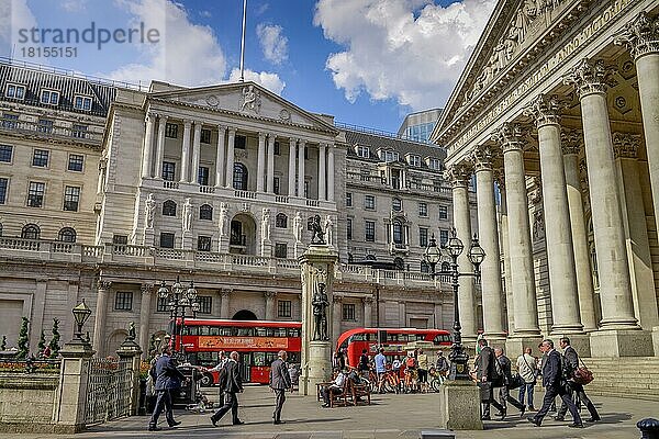 Bank of England (links)  Royal Exchange (rechts)  Threadneedle St  London  England  Großbritannien  Europa