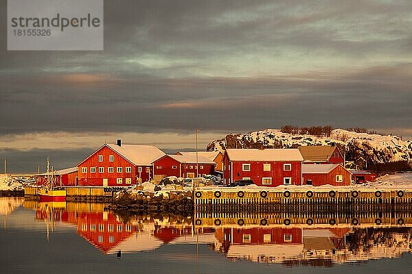 Hafen  Laukvik  Lofoten  Nordland  Norwegen  Europa