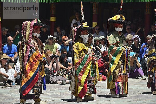 Maskentänzer  Hemis Festival  Kloster Hemis  Ladakh  Jammu und Kaschmir  Indien  Asien