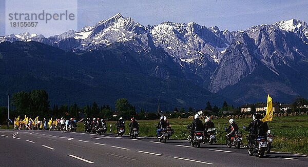 Von Flensburg zur Zugspitze. Sportler demonstrieren für den Frieden und gegen Atomwaffen. 11. 6. 1987 Beginn Stafette