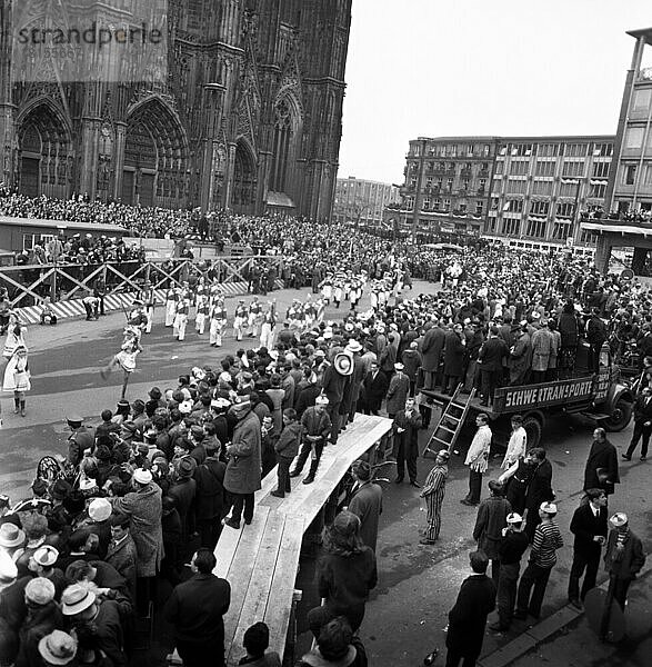 Der Karnevalsumzug in Jahre 1966 in Koeln  Deutschland  Europa