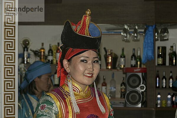 Mongolische Sängerin  Övörkhangai  Mongolei  Asien