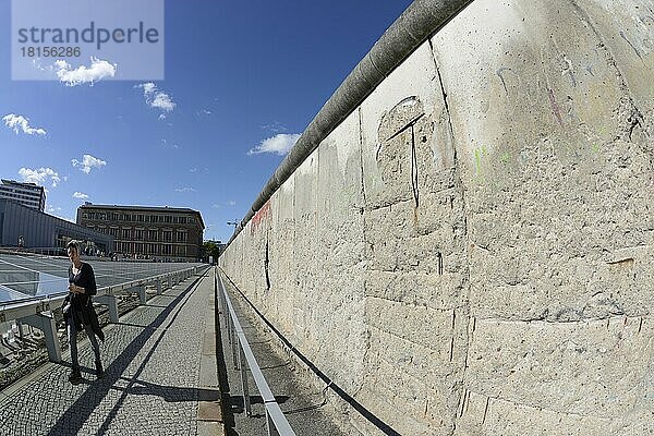 Reste  Berliner Mauer  Niederkirchnerstraße  Kreuzberg  Berlin  Deutschland  Europa