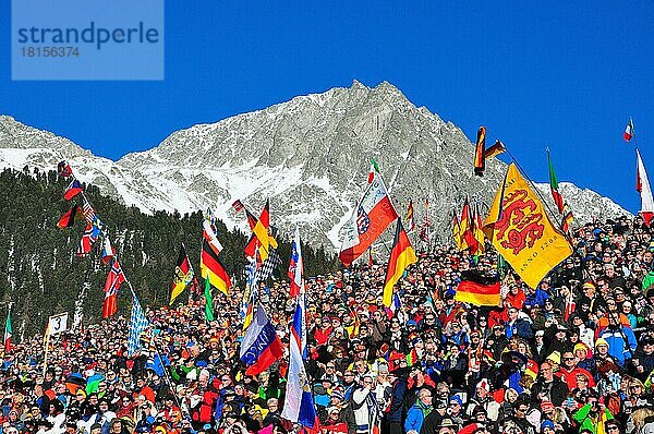Wintersport  Zuschauer  Tribüne  Biathlon  Antholz  Pustertal  Südtirol  Italien  Europa