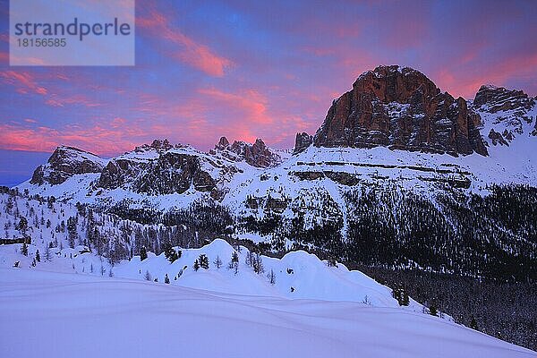 Tofana di Rozes  Alpenglühen  Dolomiten  Südtirol  Italien  Europa