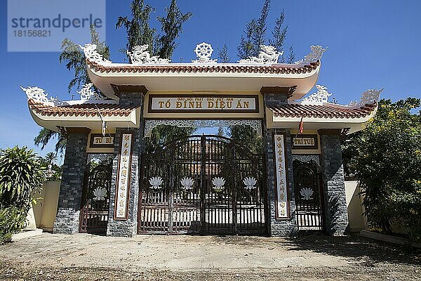 Eingang  Dieu An Pagode  Thap Cham  Phan Rang  Ninh Thuan  Vietnam  Asien