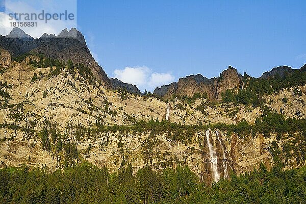 Wasserfall im Simmental  Bern  Berner Oberland  Schweiz  Europa
