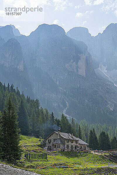 Berghütte Malga Venegiotta  Venegiatal  Park Pale di San Martino  Dolomiten  Trentino  Italien  Europa