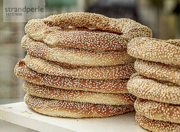 Stapel von Koulouri  Simit  rundes Sesambrot  Athen  Attika  Griechenland  Europa