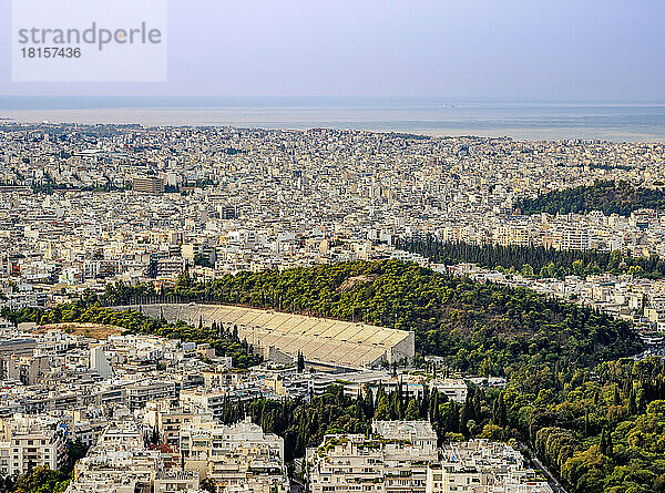 Blick vom Berg Lycabettus auf das Panathenäische Stadion bei Sonnenaufgang  Athen  Attika  Griechenland  Europa